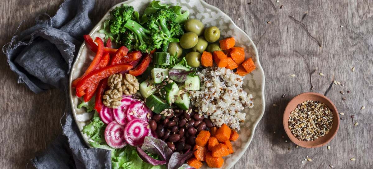 How to Create Balanced Raw Vegan Dinner Bowls