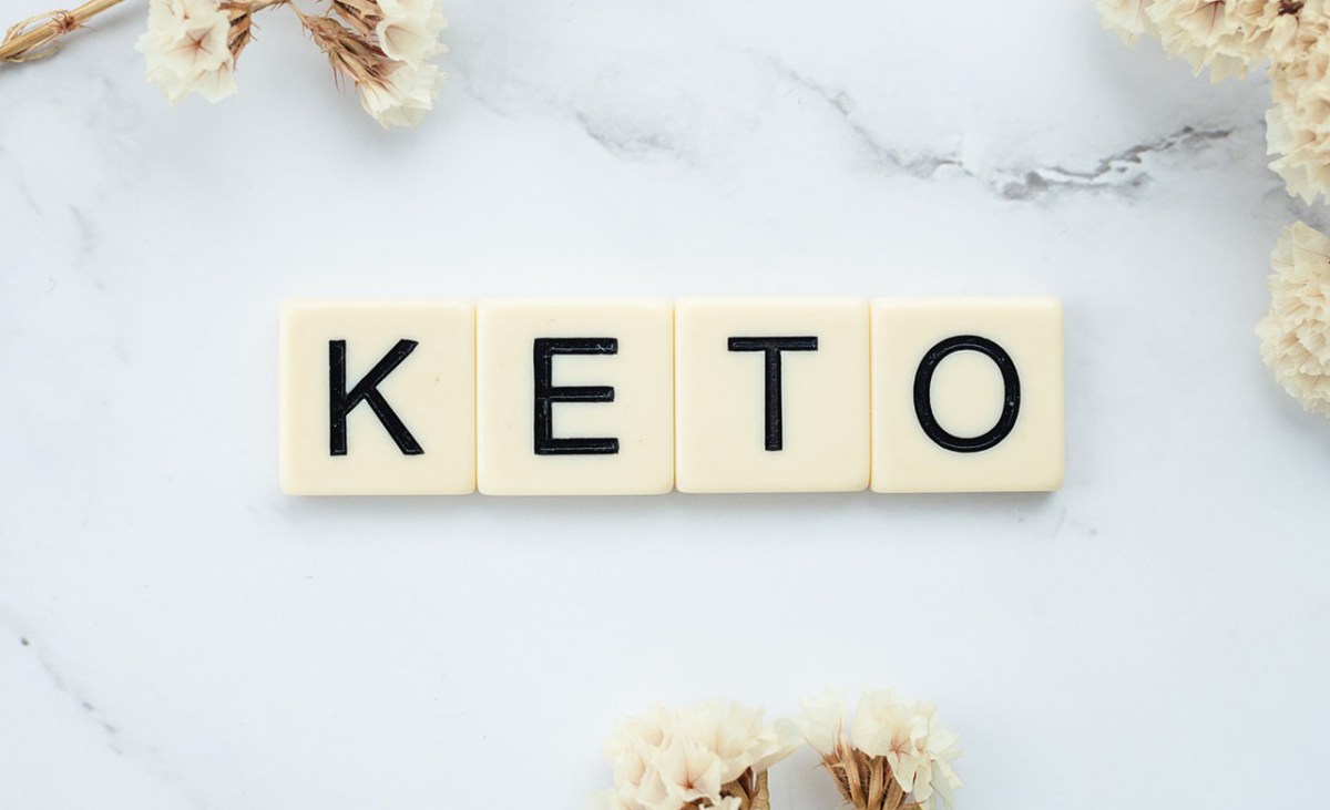 How to Stick to Keto While Entertaining Guests