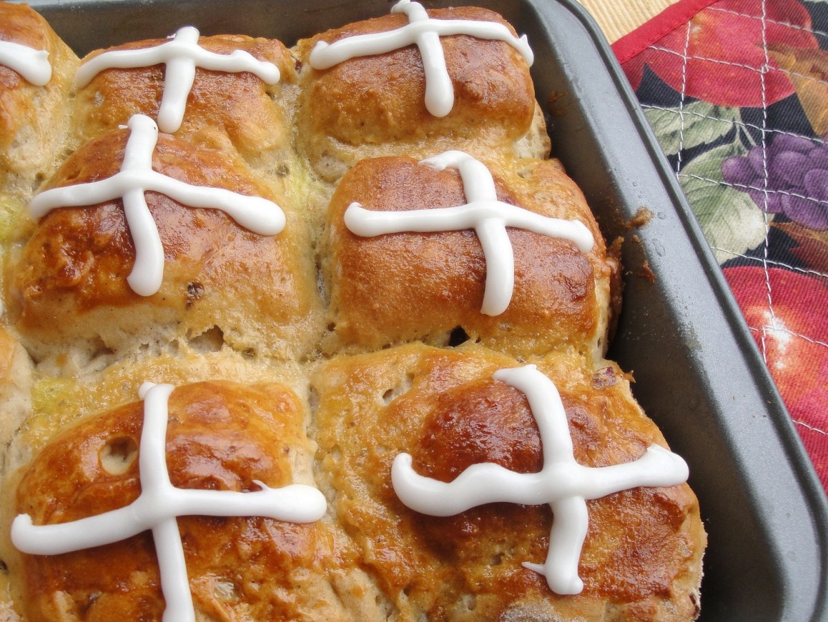 How to Make Gluten-Free Easter Breads Like Hot Cross Buns