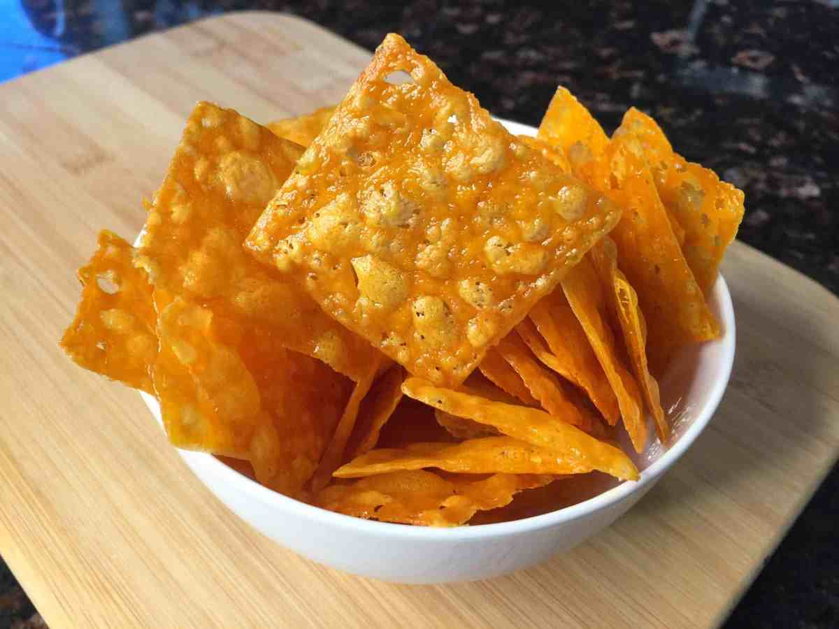 How to Make the Perfect Low-Carb Cheese Crackers