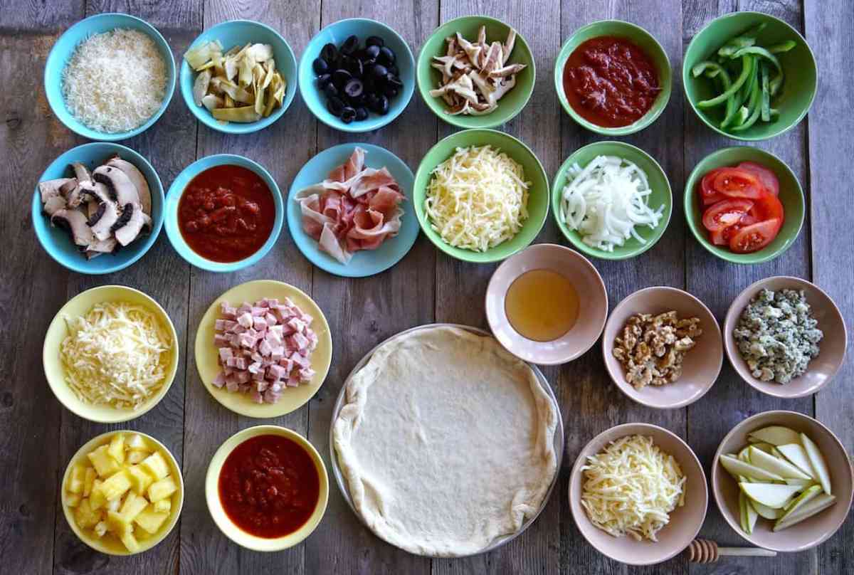 Own toppings tohavetohost pizzas customize allows guests