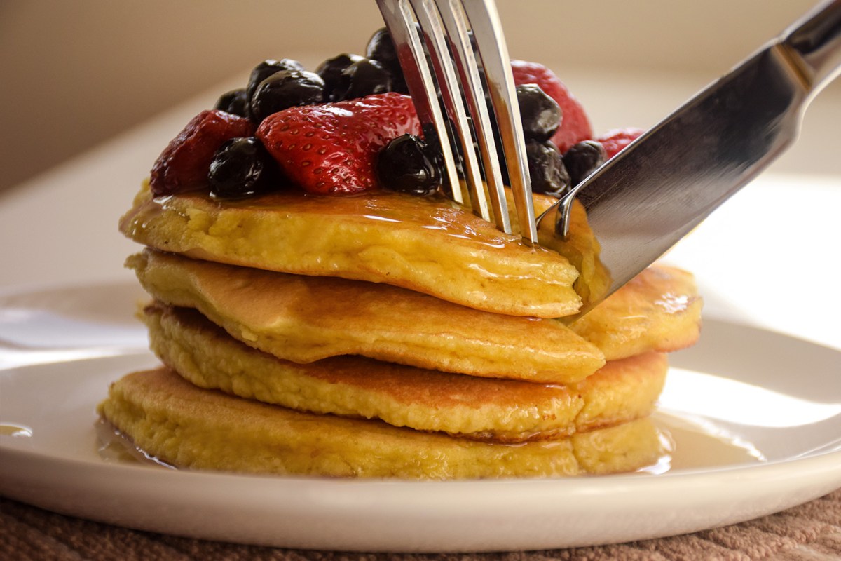 Vegan Pancakes That Are Fluffy and Delicious