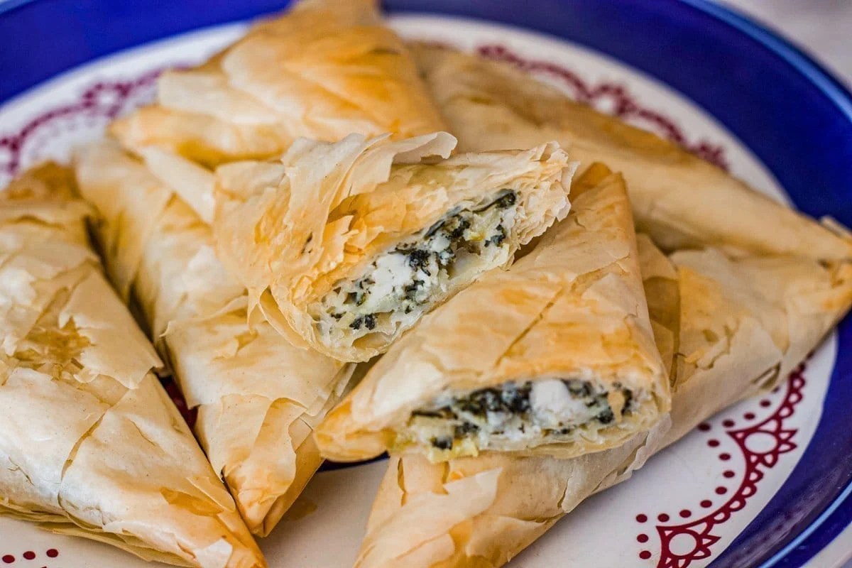 Spanakopita greek triangles hildaskitchenblog frozen